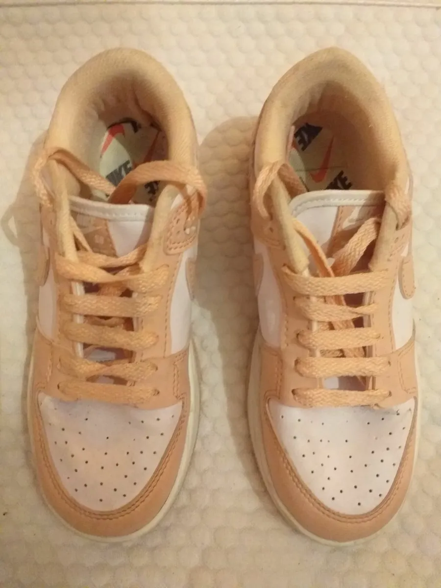 girls nike trainers size 35 eu - Image 1