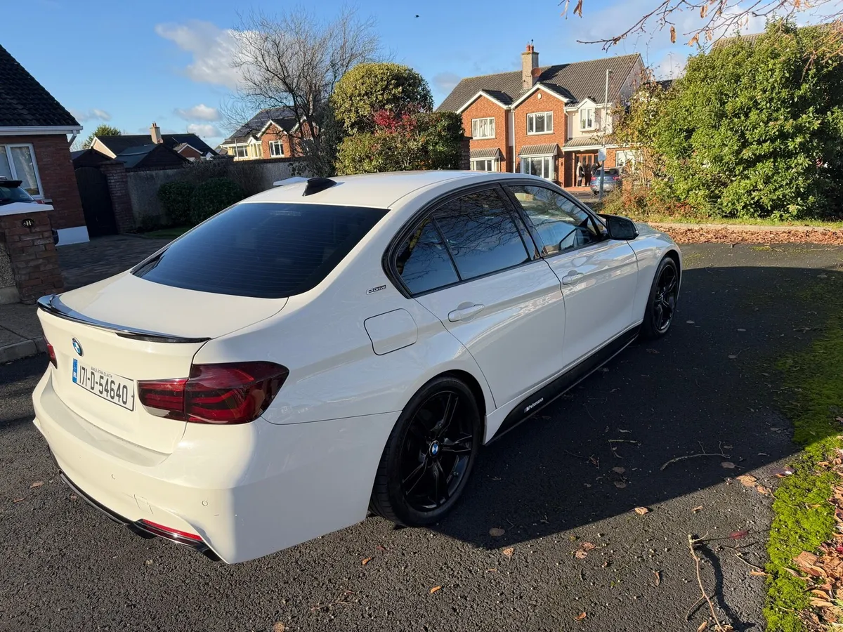 BMW 330e 2017 - Image 2