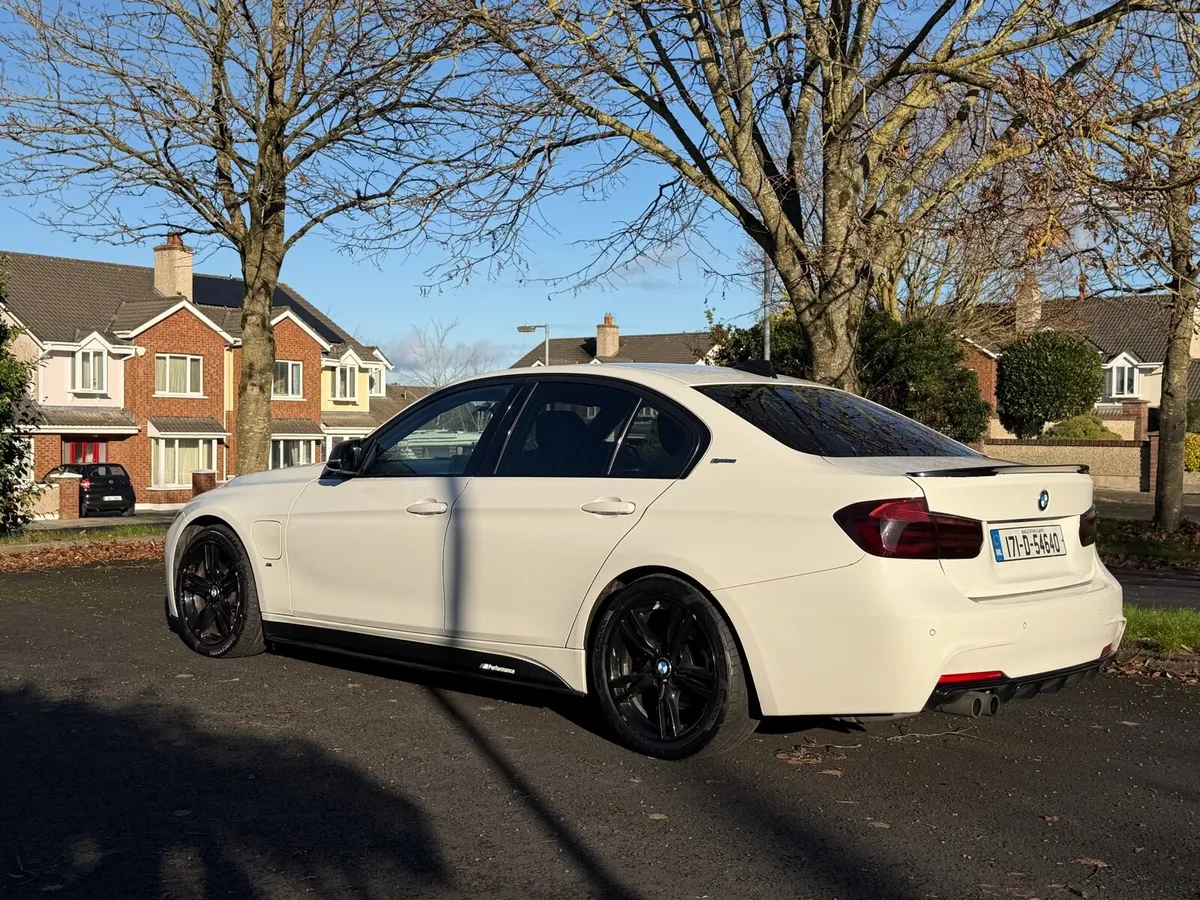 BMW 330e 2017 - Image 4