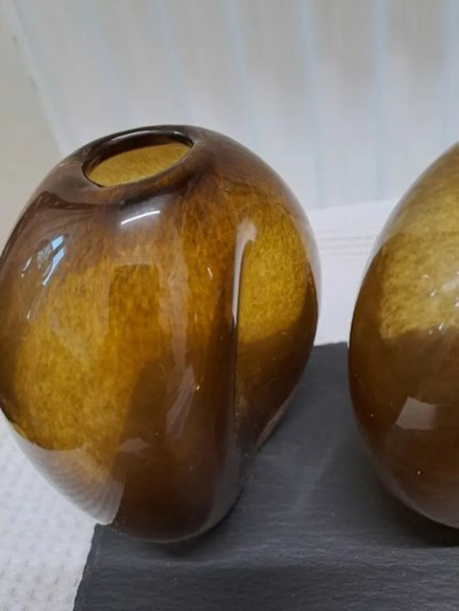 3 amber Glass vases - Image 2