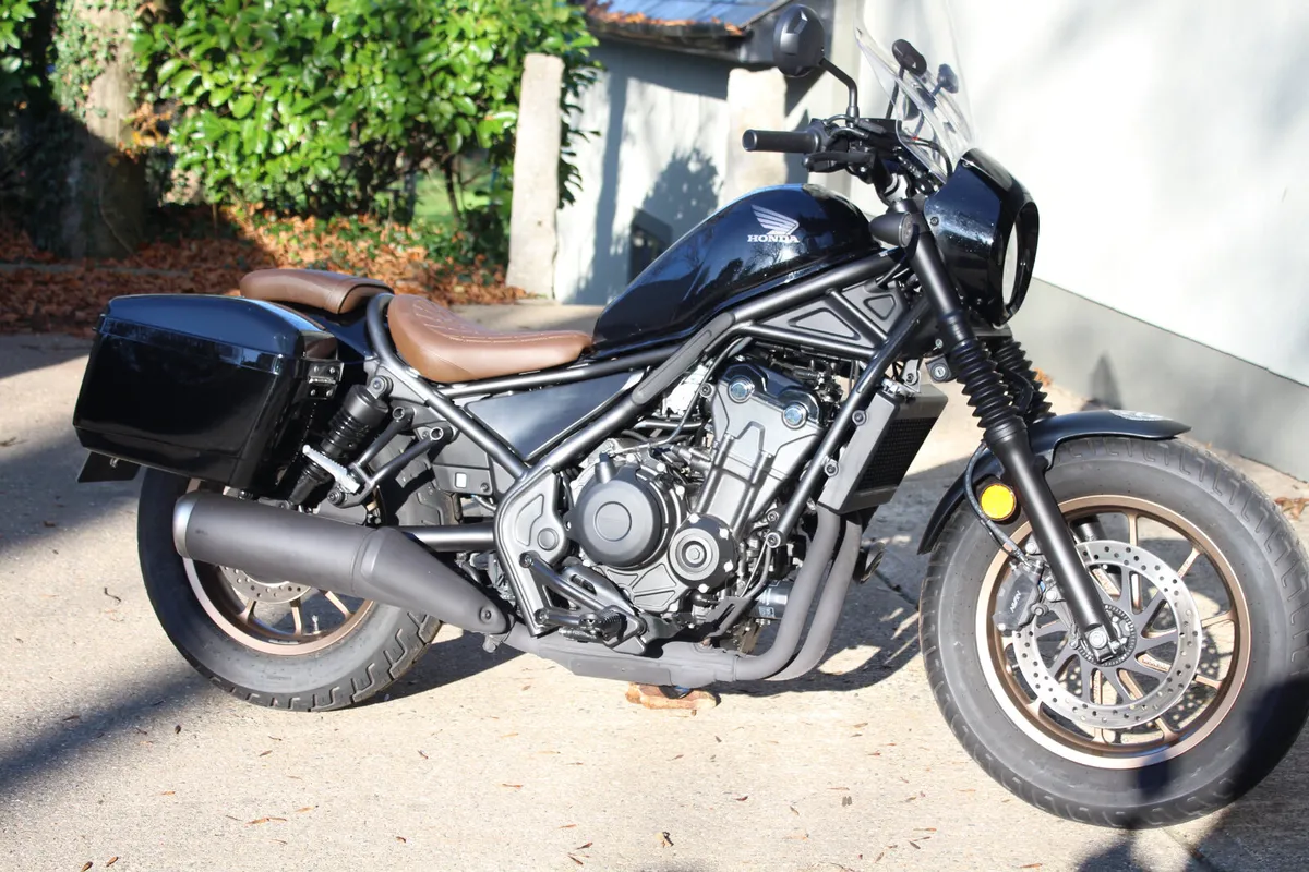 2025  Honda Rebel 500 with Panniers and Windshield - Image 1