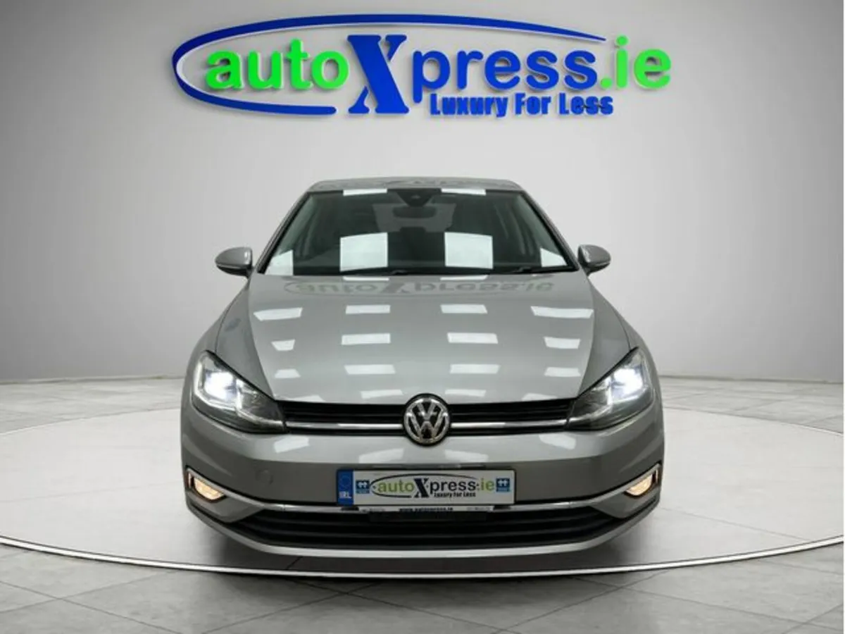 Volkswagen Golf 1.2 TSI Automatic, Reversing camer - Image 3