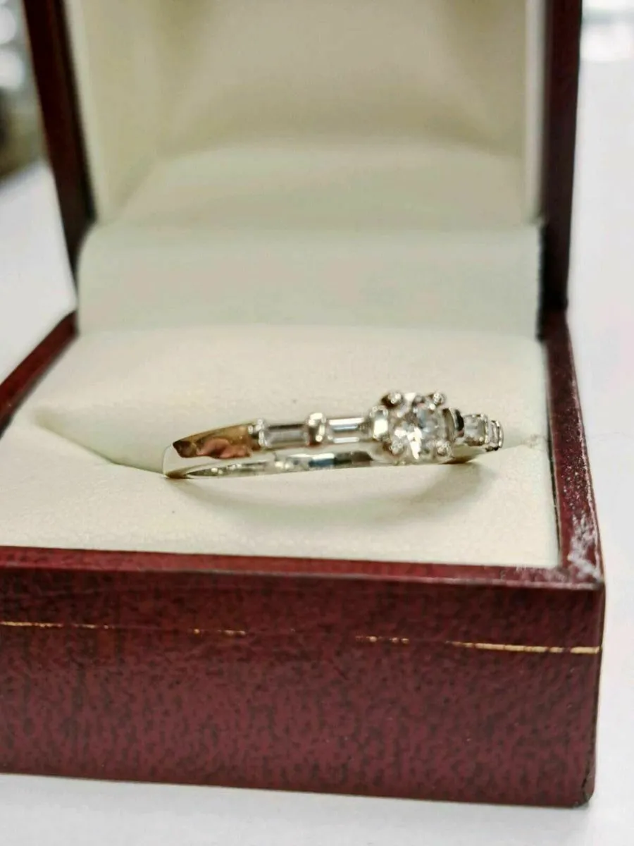 18K White Gold Diamond Ring 18CT - Image 2