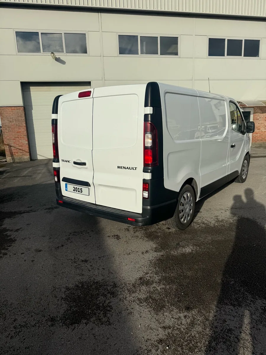 Renault Trafic 2015 - Image 2