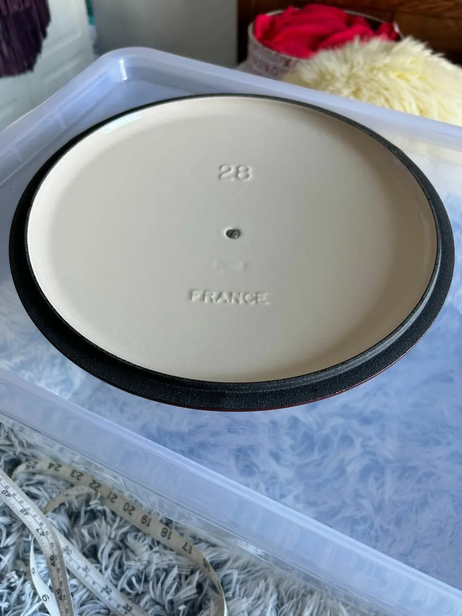 Cast Iron Round Casserole 28 - Image 4