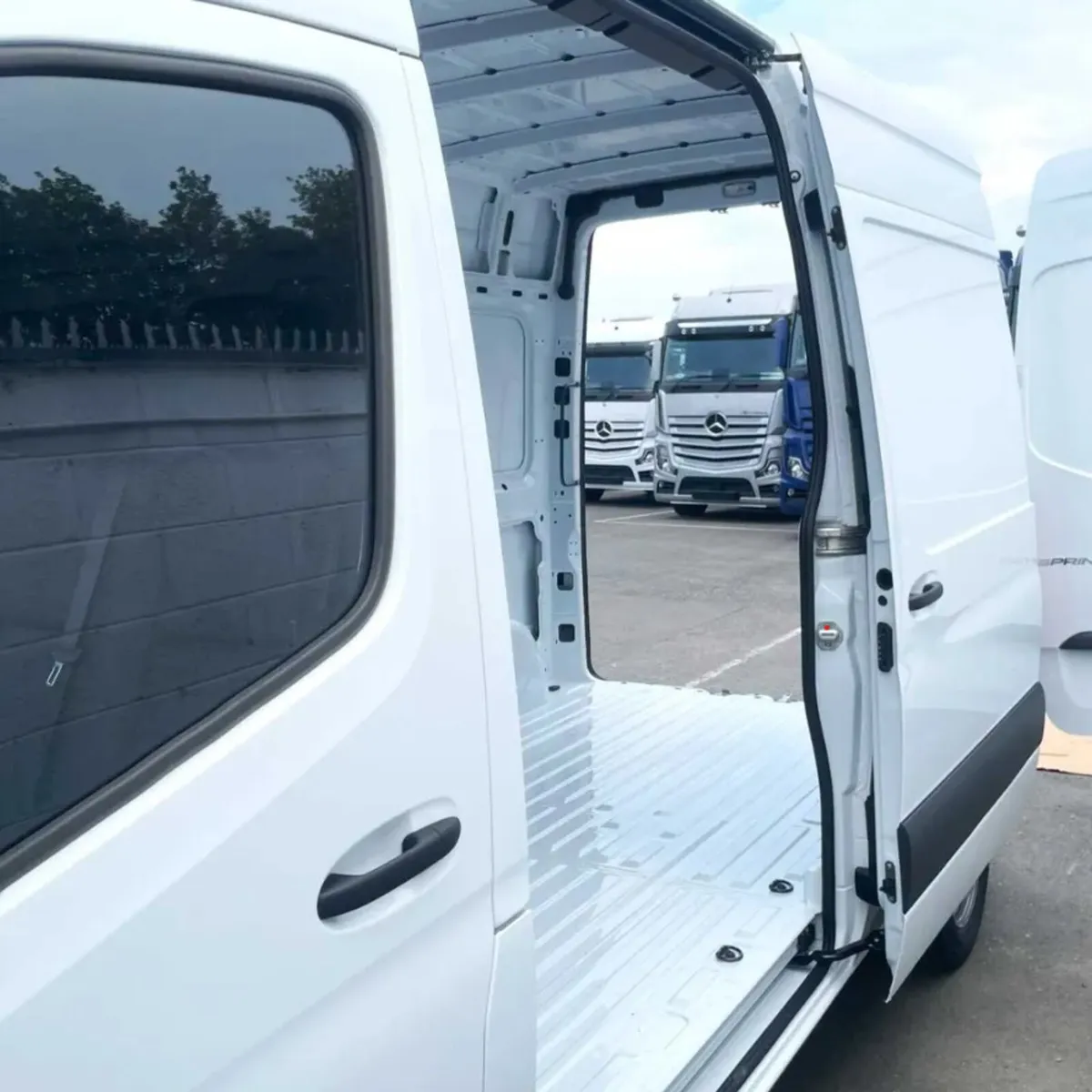 Mercedes-Benz Sprinter - Image 4