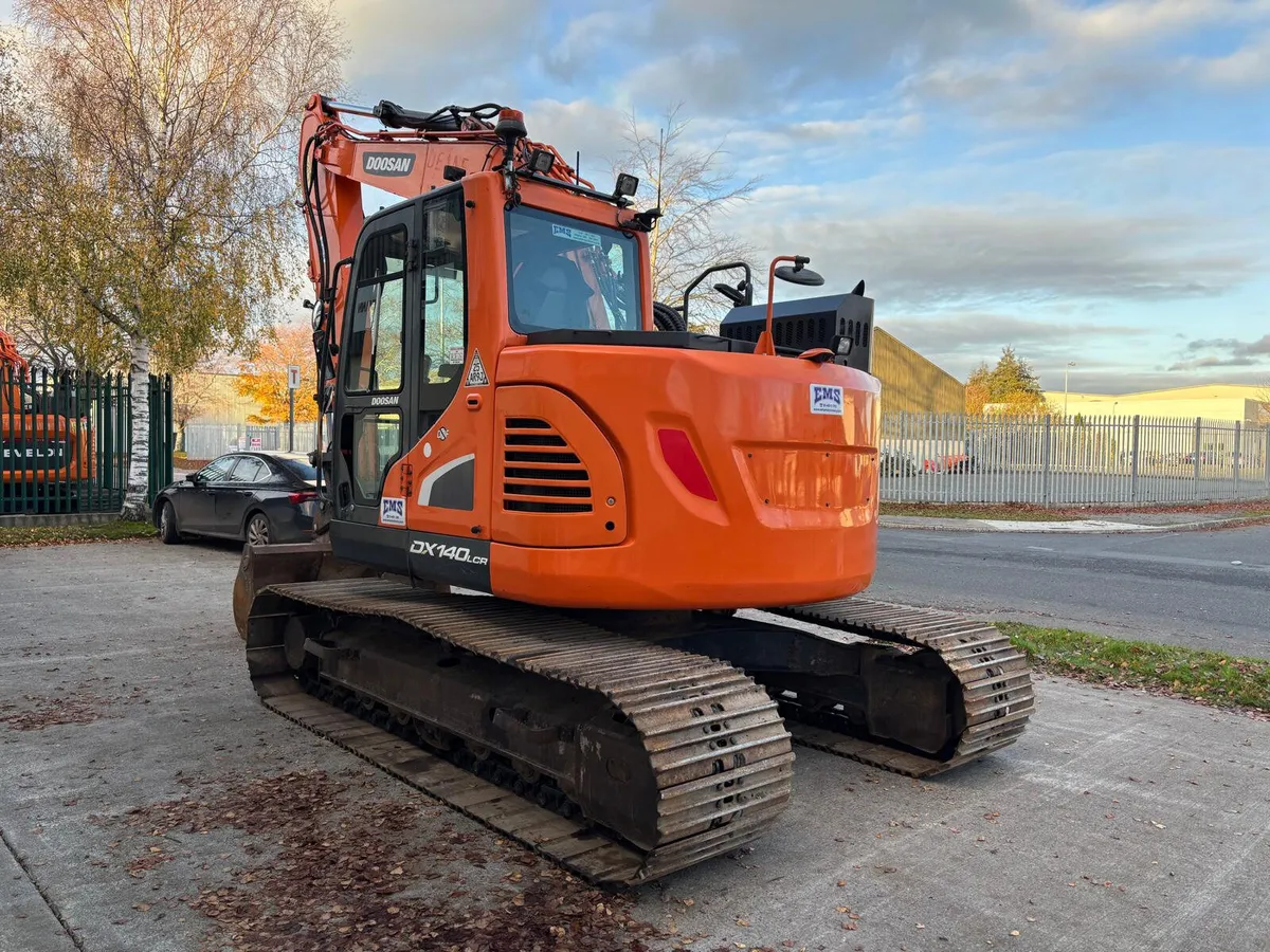 2017 Doosan DX140LCR-5 - Image 4