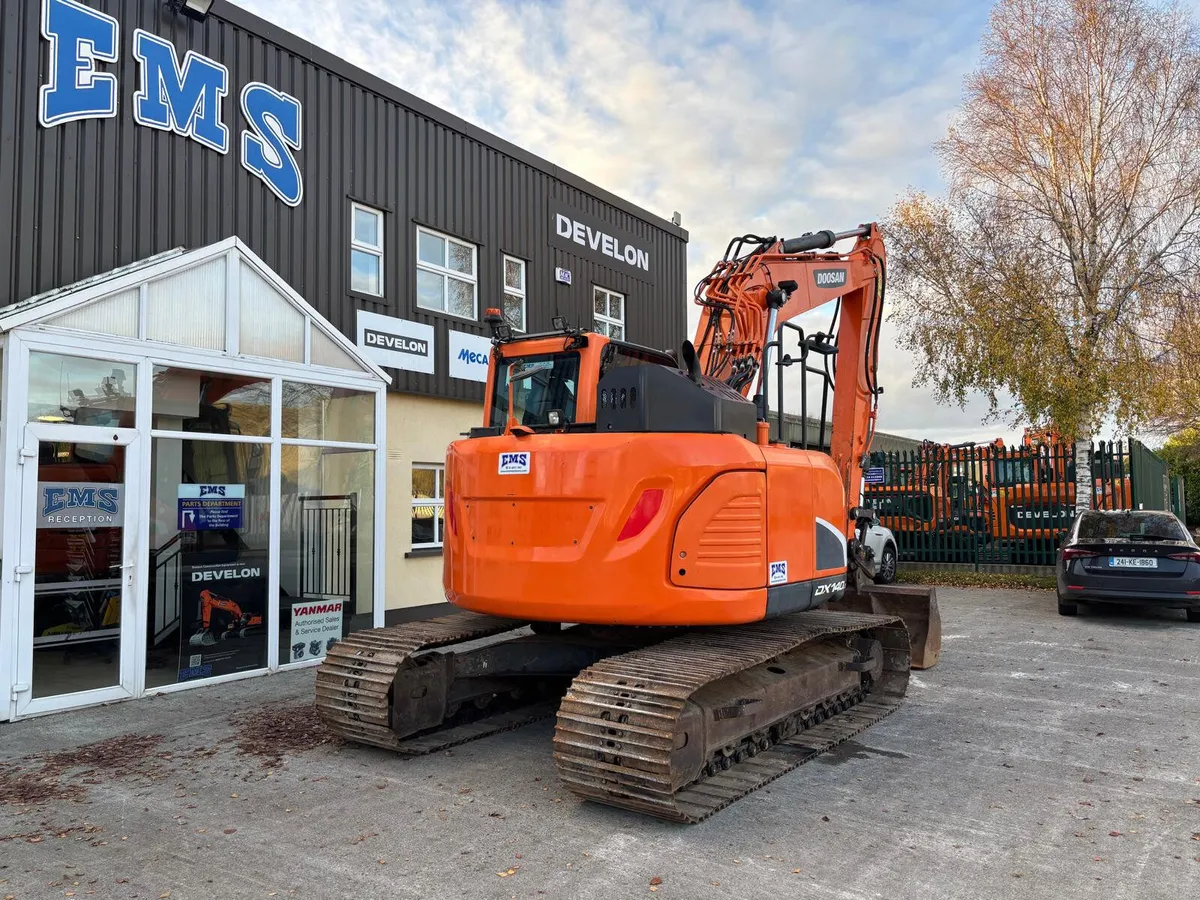 2017 Doosan DX140LCR-5 - Image 2