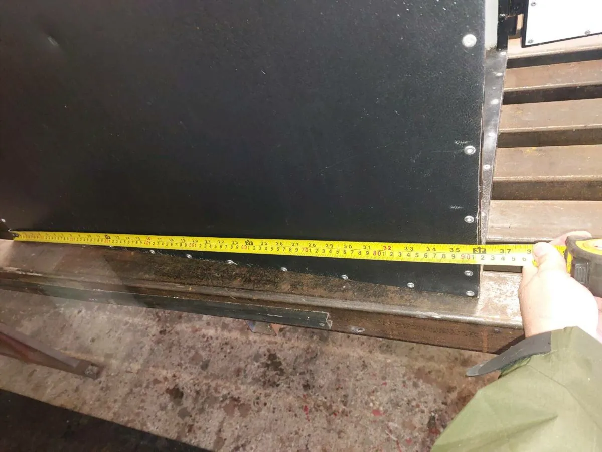 Dog box for inside a van - Image 2