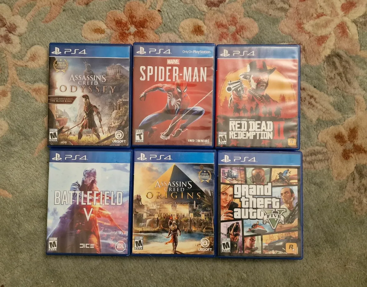 Play Station 4 (ps4) w/ 2 controllers & 6 games - Image 3