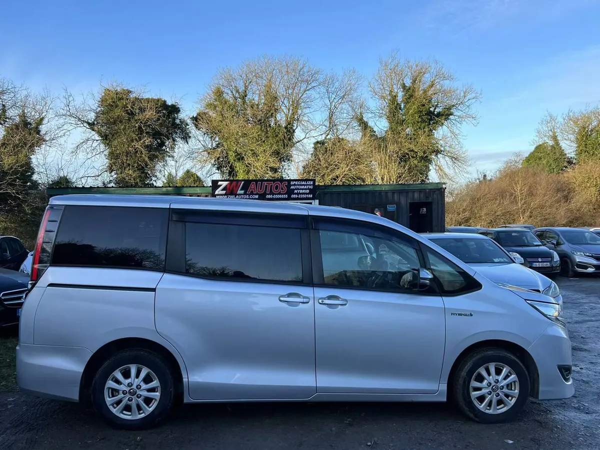 182 Toyota Voxy Hybrid Power Door - Image 4