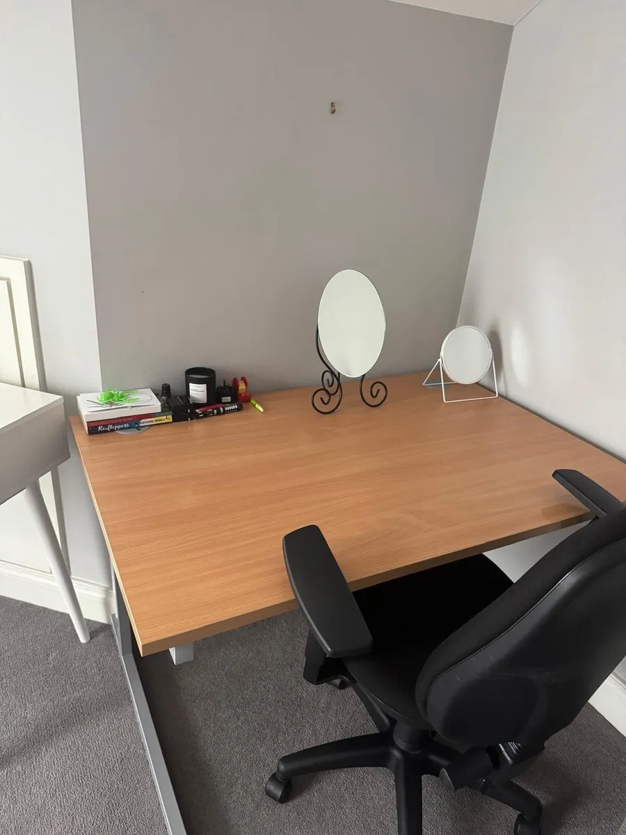 Office Desk - Image 1
