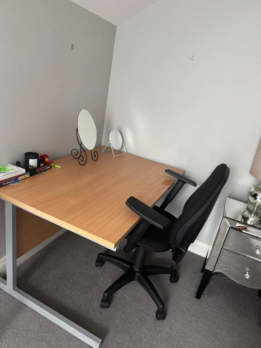 Office Desk - Image 3
