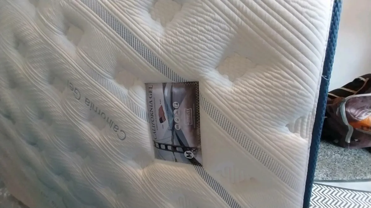 BRAND NEW- Bought 1 week ago.  Perfect condition - Image 4