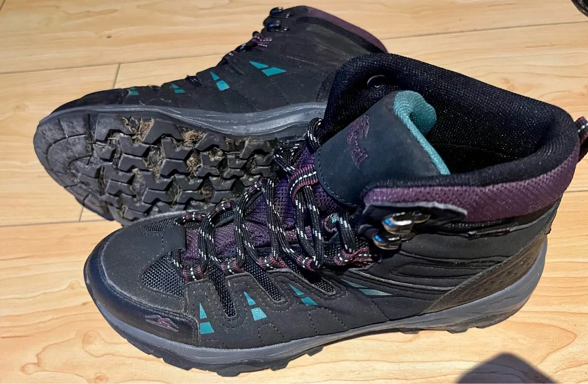 Hiking boots - Image 1