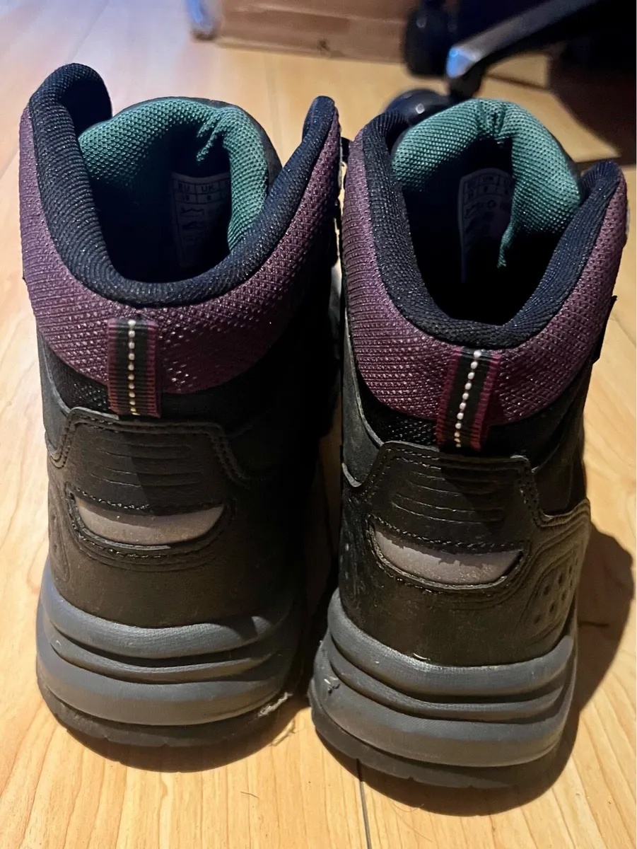 Hiking boots - Image 2