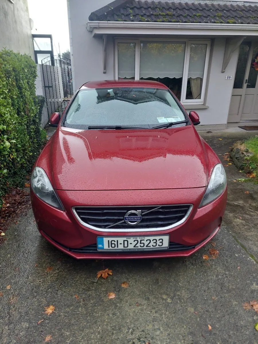 Volvo V40 - Image 1