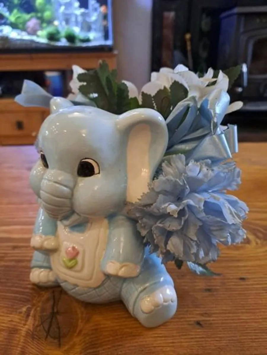 Vintage baby elephant planter - Image 1