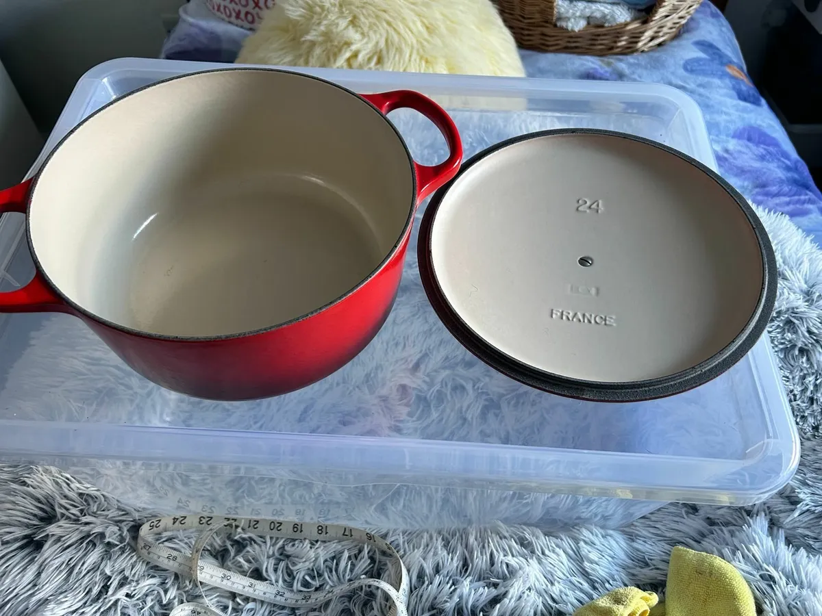 Le Creuset Cast iron Casserole - Image 2