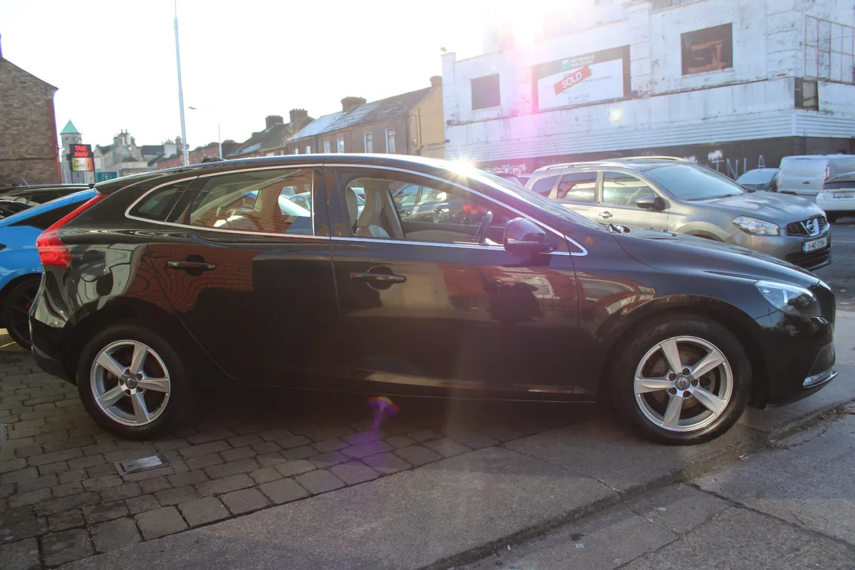 Volvo V40 1.6 D2 *LOW KMS*1 OWNER* 2015 - Image 3