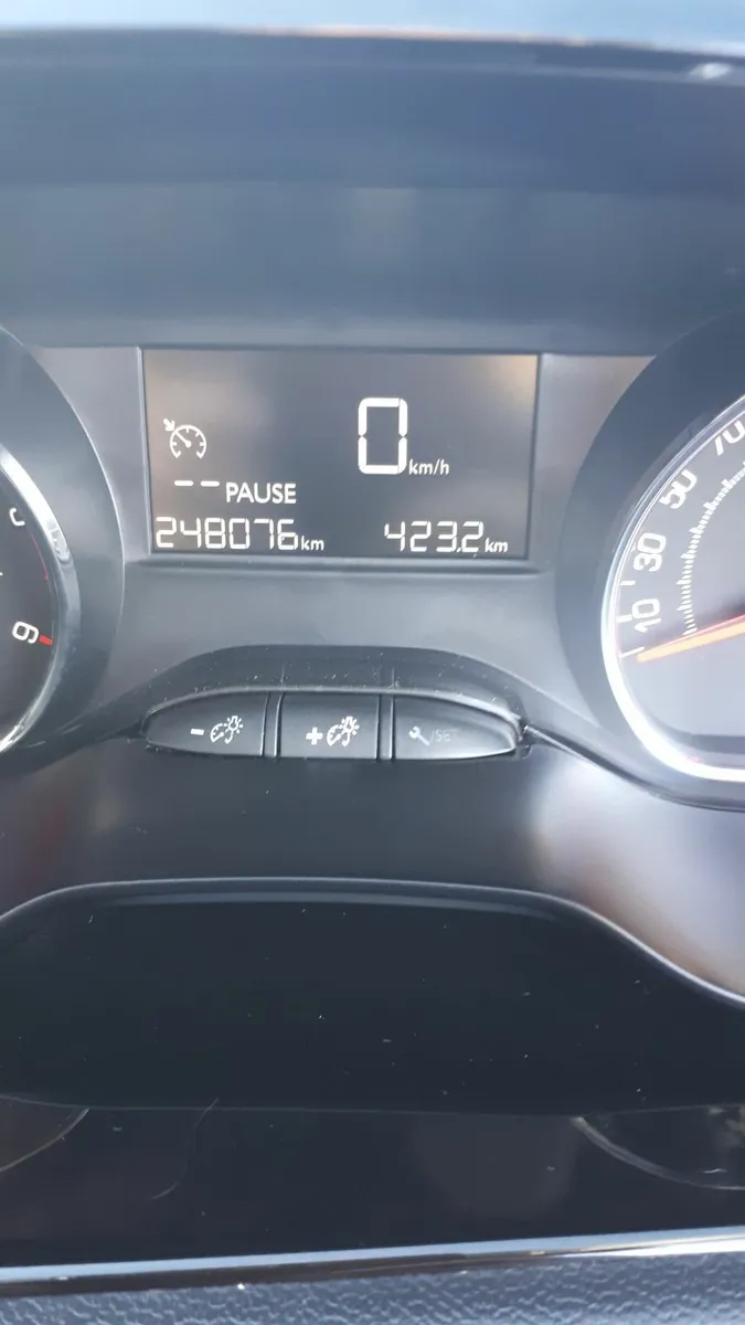 Peugeot 208 Active 2014 - Image 4