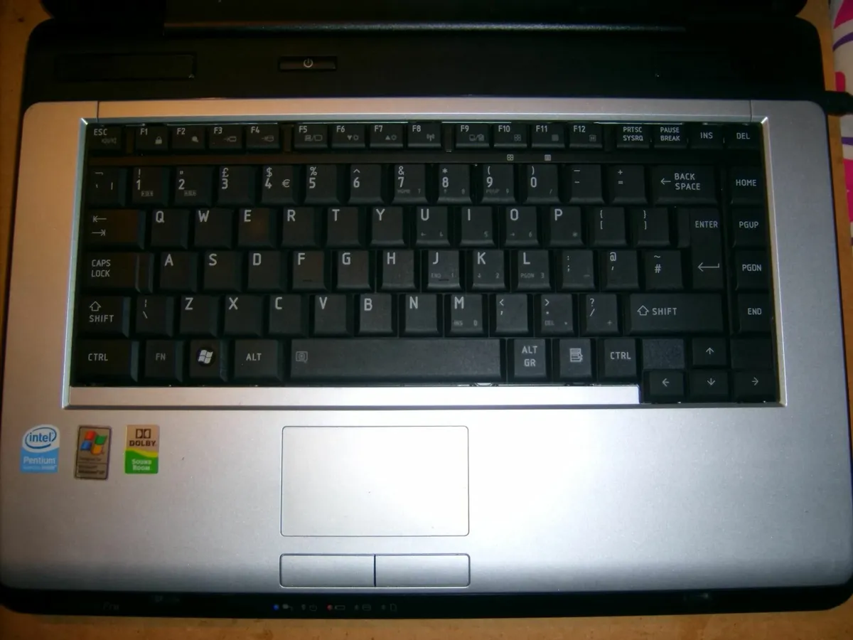 Toshiba laptop - Image 2