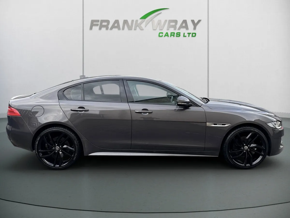 2017 JAGUAR XE  R-SPORT 2.0 D AWD AUTOMATIC *MINT* - Image 4