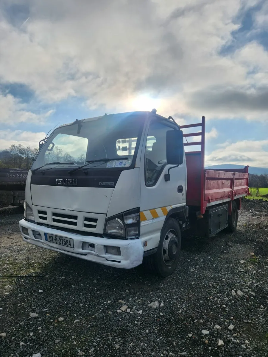 2007 Isuzu Tipper NPR - Image 2