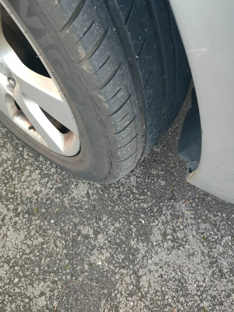 Hyundai Santa Fe 2008 - Image 2