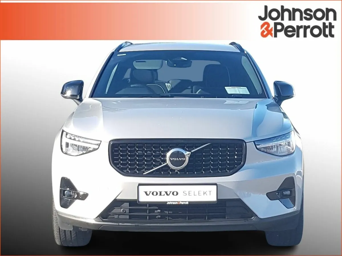 Volvo XC40 2.0 B3 163bhp MHEV Plus Dark - Image 4