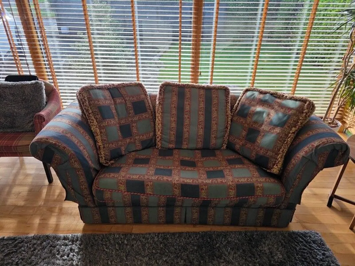 High-Quality Sofa, Excellent Condition - Image 1