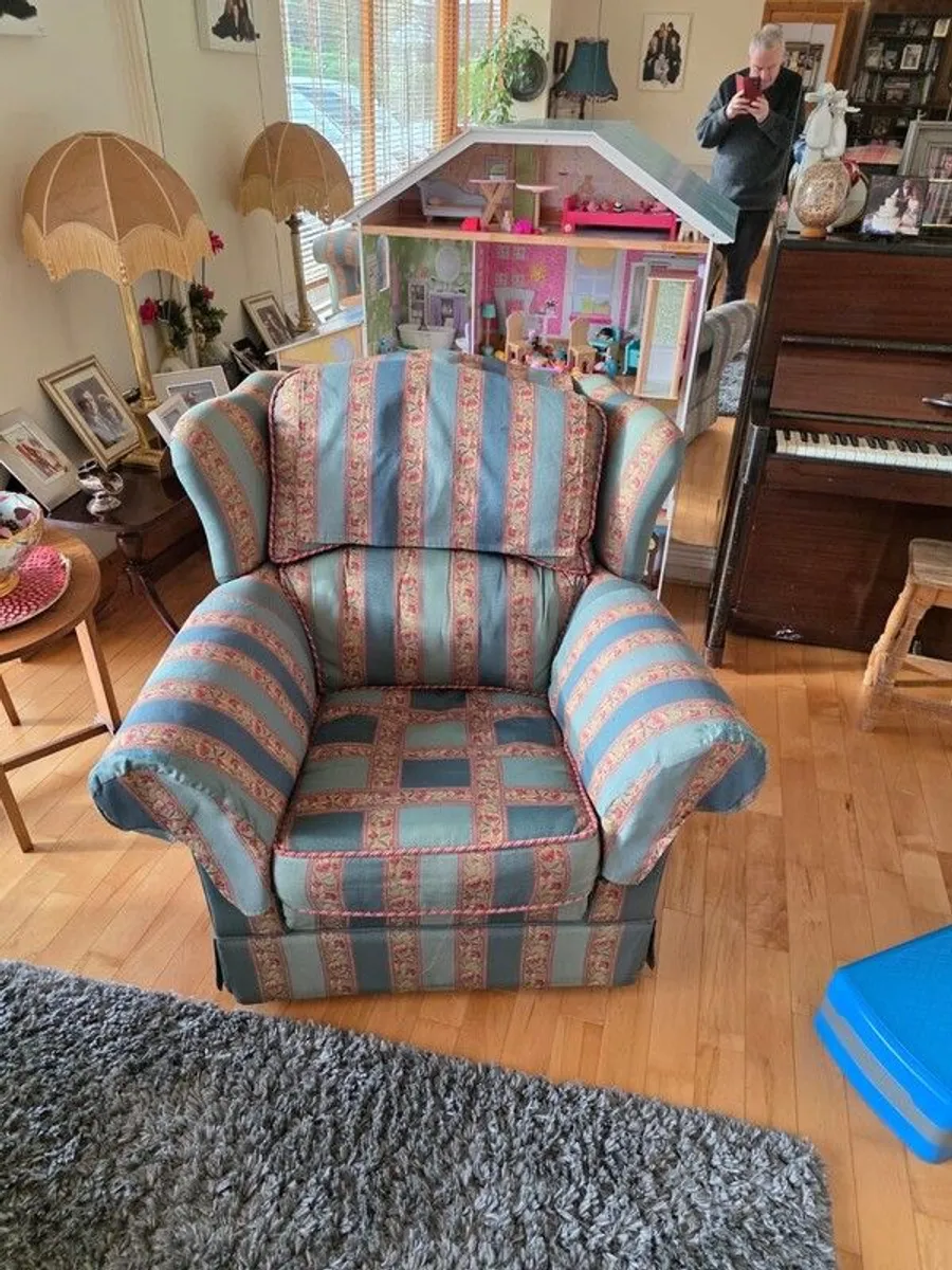 High-Quality Sofa, Excellent Condition - Image 2
