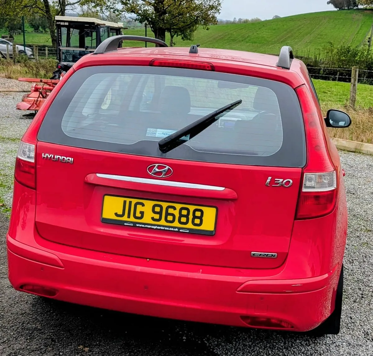 Red Hyundai I30 - Image 3