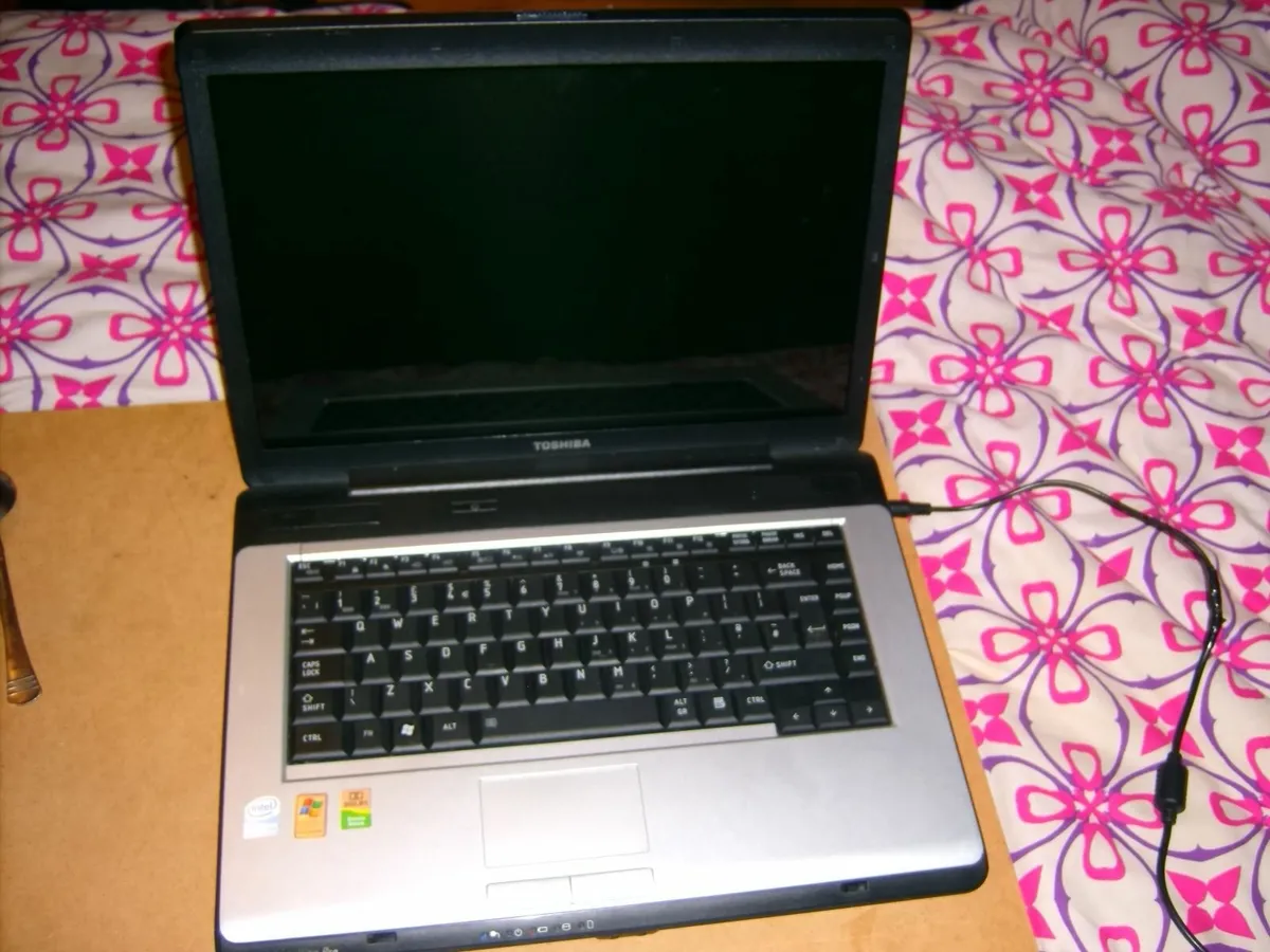 Toshiba laptop - Image 1