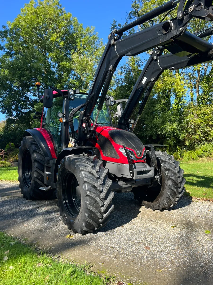 2023 Valtra G125A c/w Loader & lp600's - Image 1