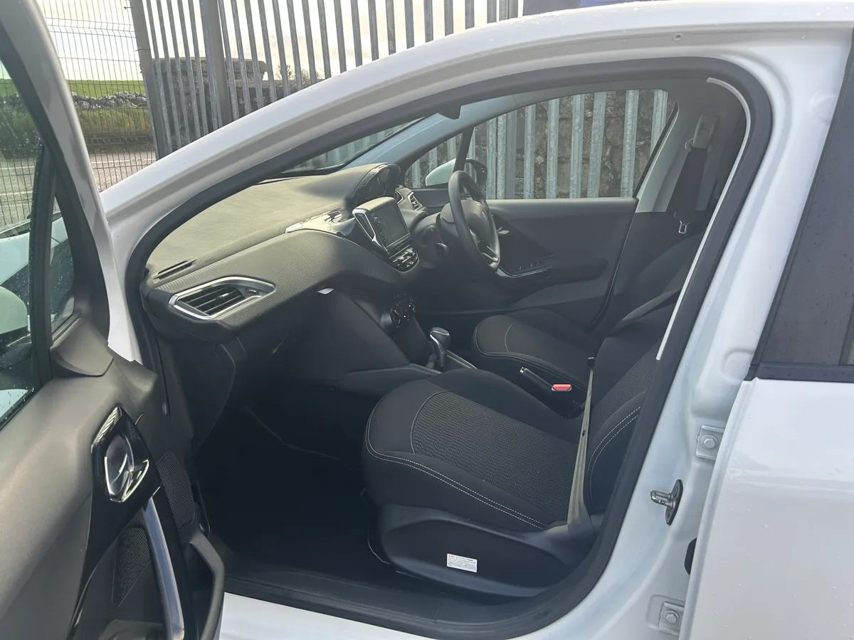 Peugeot 208 Automatic 1.2 2017 - Image 2