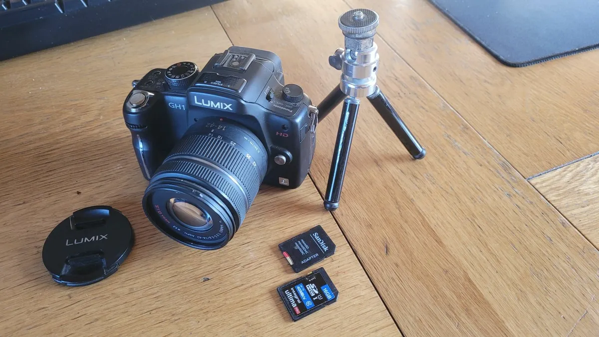 Lumix DMC GH1 DSLR Camera + Accessories - Image 1
