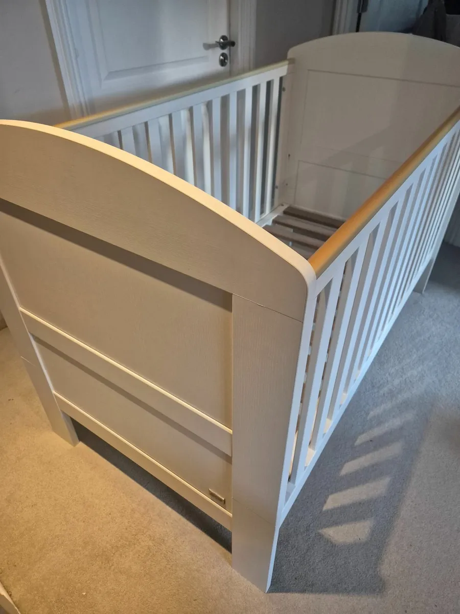 Mamas & Papas adjustable cot / cotbed - Image 2