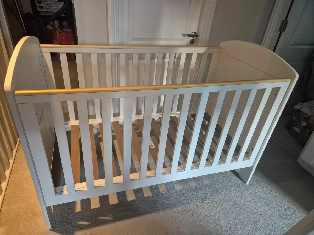 Mamas & Papas adjustable cot / cotbed - Image 1