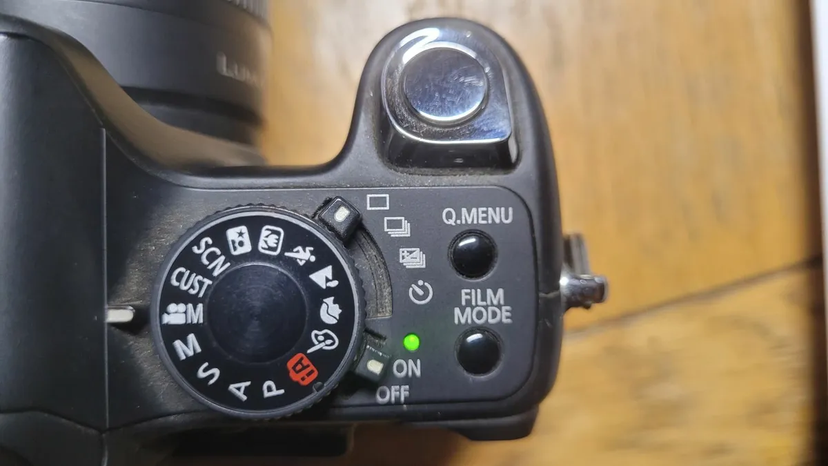 Lumix DMC GH1 DSLR Camera + Accessories - Image 4
