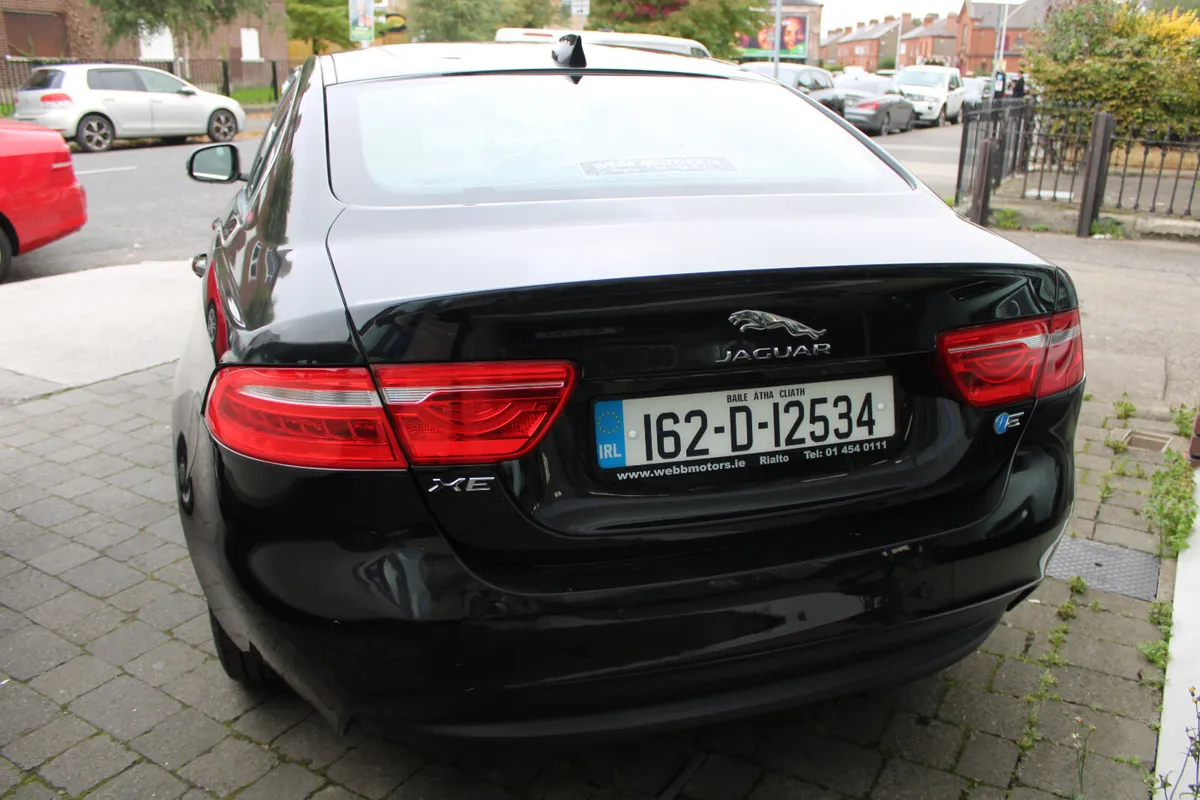 Jaguar XE 2.0 PRESTIGE 2016 - Image 4