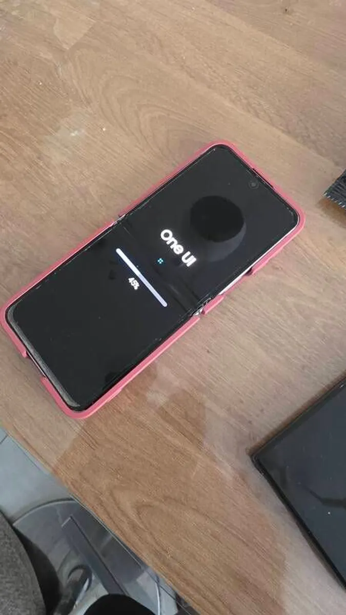 Phones With Issues Samsung S22 Ultra & Flip 5 - Image 2