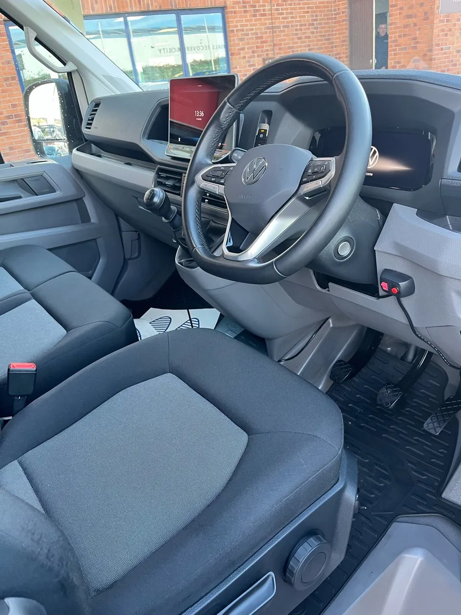 Volkswagen Crafter highline mwb 140bhp - Image 4