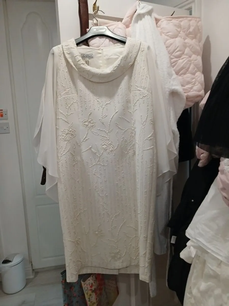 mother of bride - Image 2