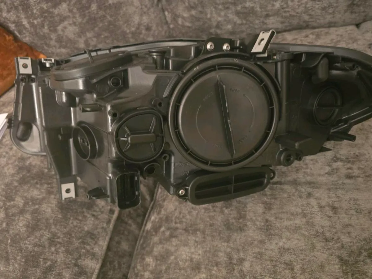 BMW 5 series RHS head light, module, and bulbs - Image 3