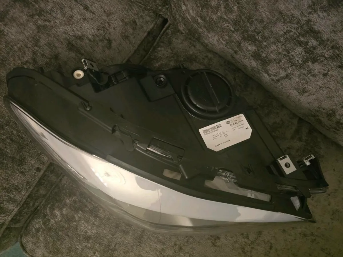 BMW 5 series RHS head light, module, and bulbs - Image 4