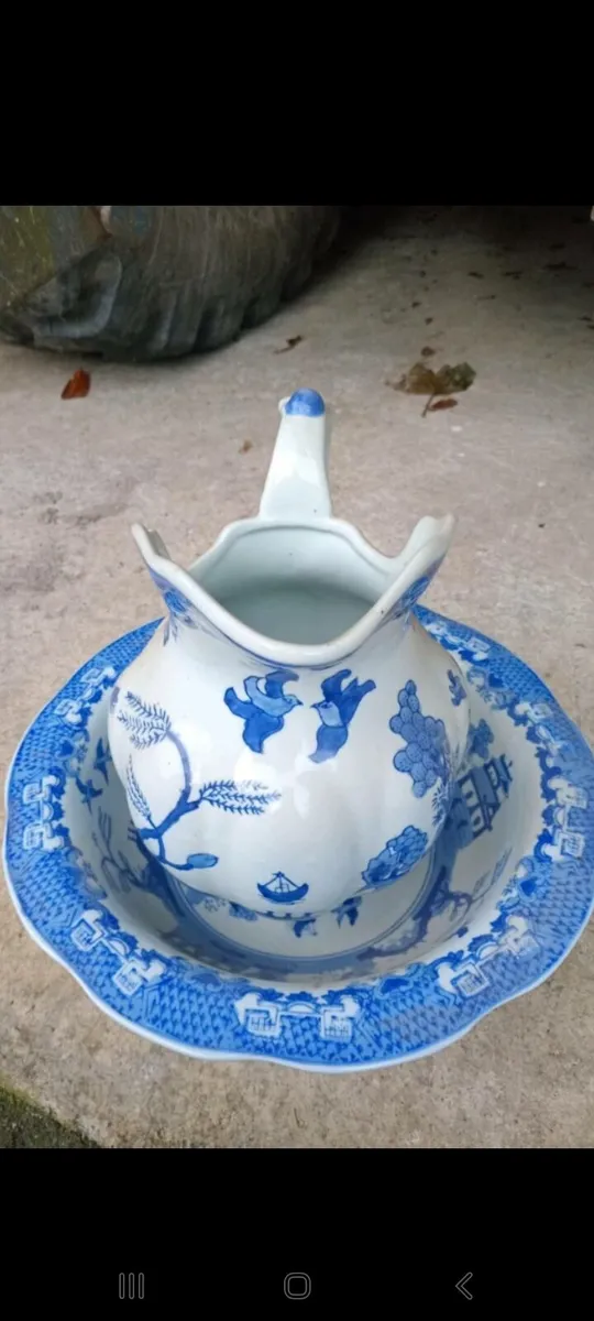 Repro victorian large jug and bowl set - Image 1
