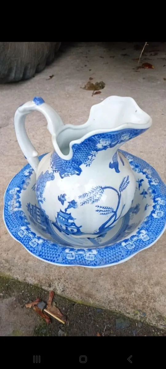 Repro victorian large jug and bowl set - Image 2