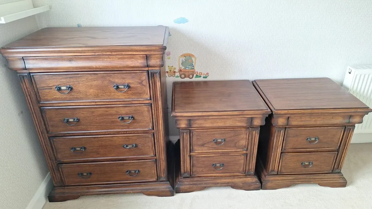 Bedroom furniture - Image 1