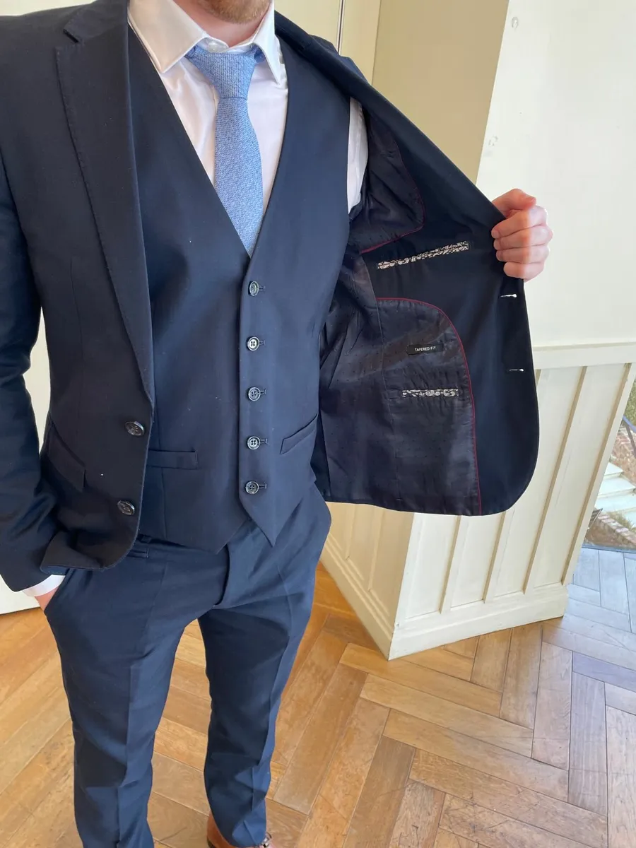 3-piece navy suit 36R - Image 2